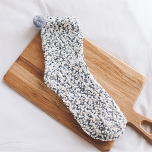 (🎅FRÜHE WEIHNACHTEN 50 % RABATT) Winter Fuzzy "Cupcakes" Socken mit Geschenkbox