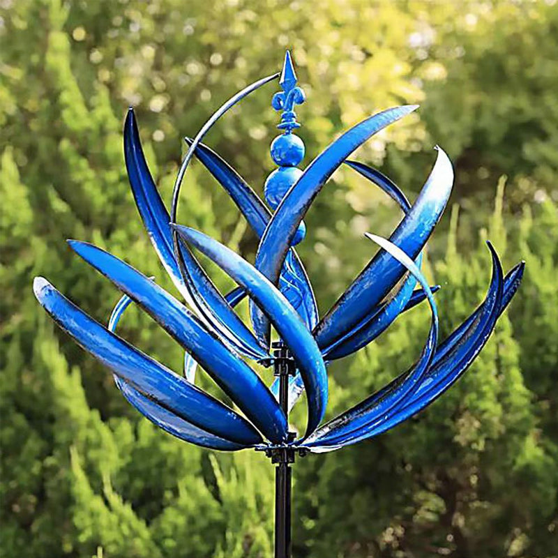 Blauer Windspinner aus Metall