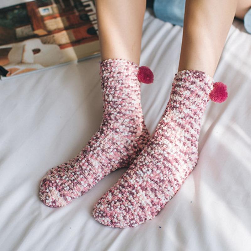 (🎅FRÜHE WEIHNACHTEN 50 % RABATT) Winter Fuzzy "Cupcakes" Socken mit Geschenkbox