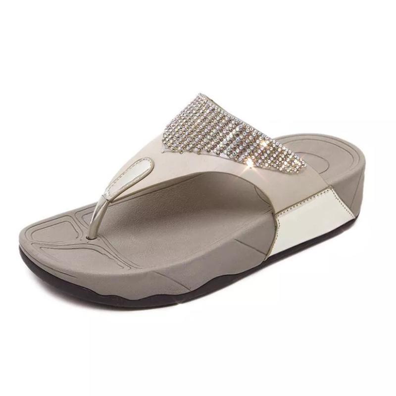 Diamantbesetzte Flip-Flops mit mittelhohem Absatz